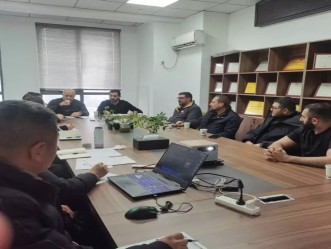Una delegación de clientes iraquíes visitó nuestra empresa para una inspección de campo.